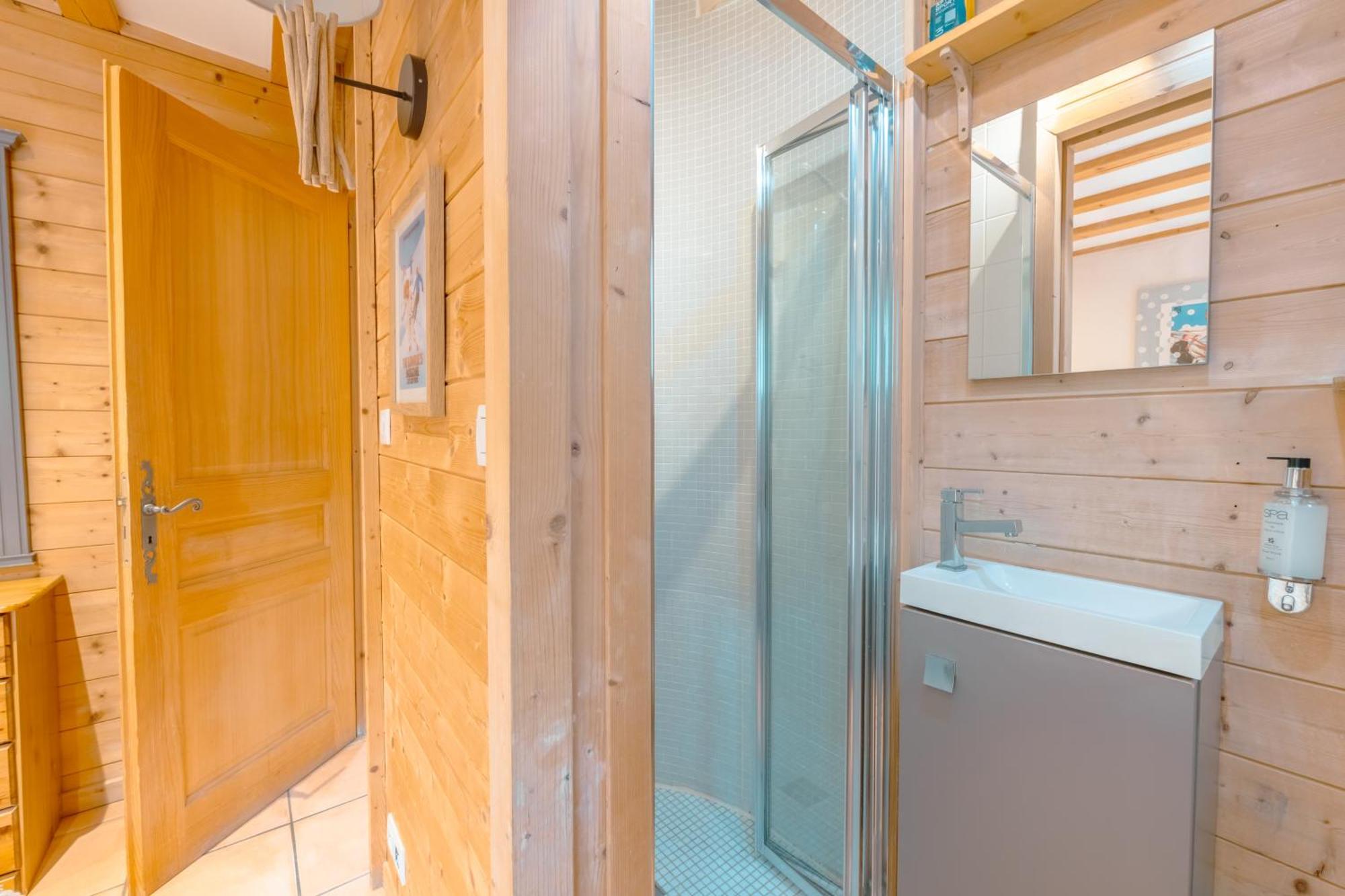 Chalet Muguet Gauche With Hot Tub Sleeps 10 Central Morzine Kültér fotó
