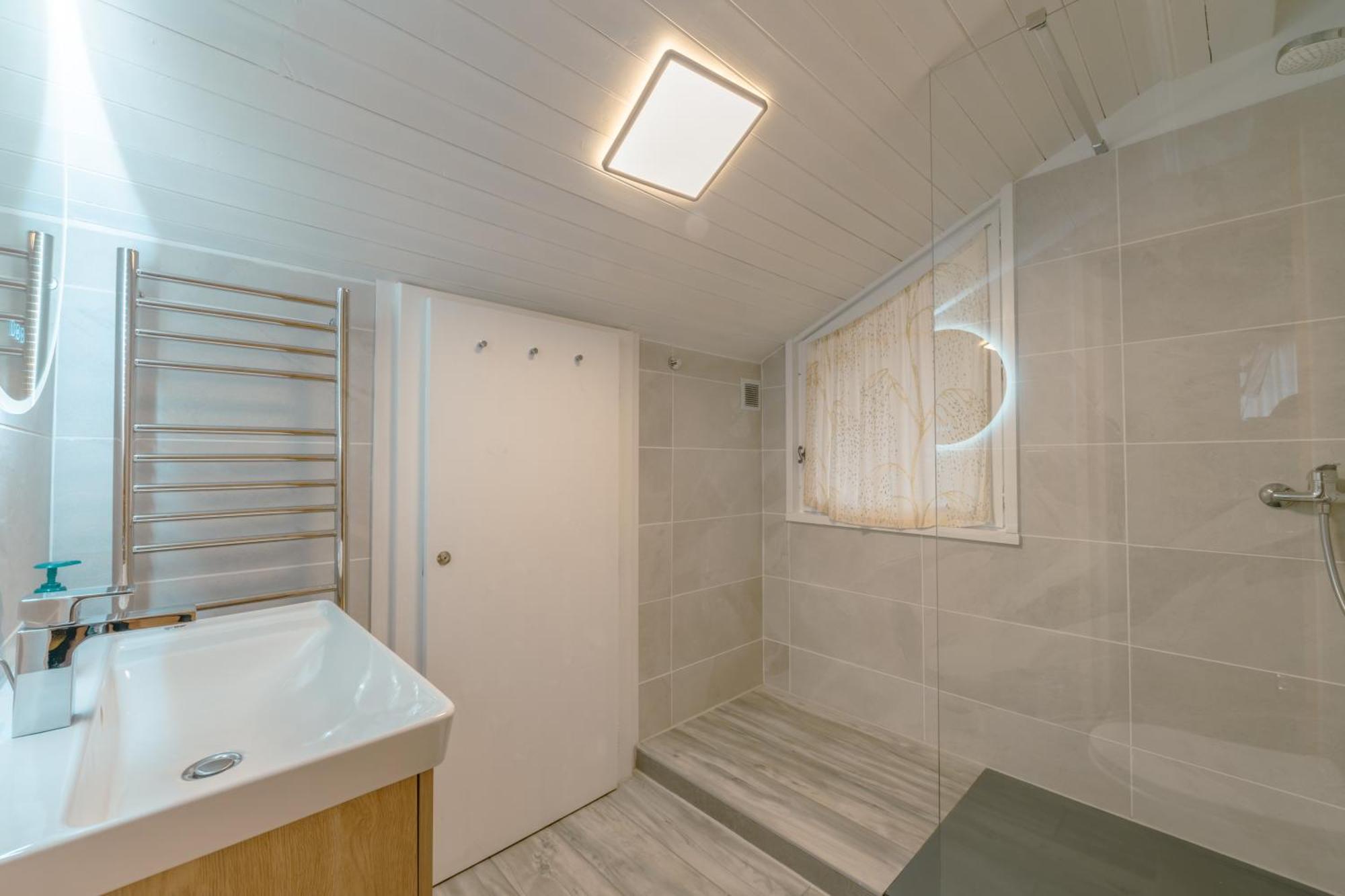Chalet Muguet Gauche With Hot Tub Sleeps 10 Central Morzine Kültér fotó