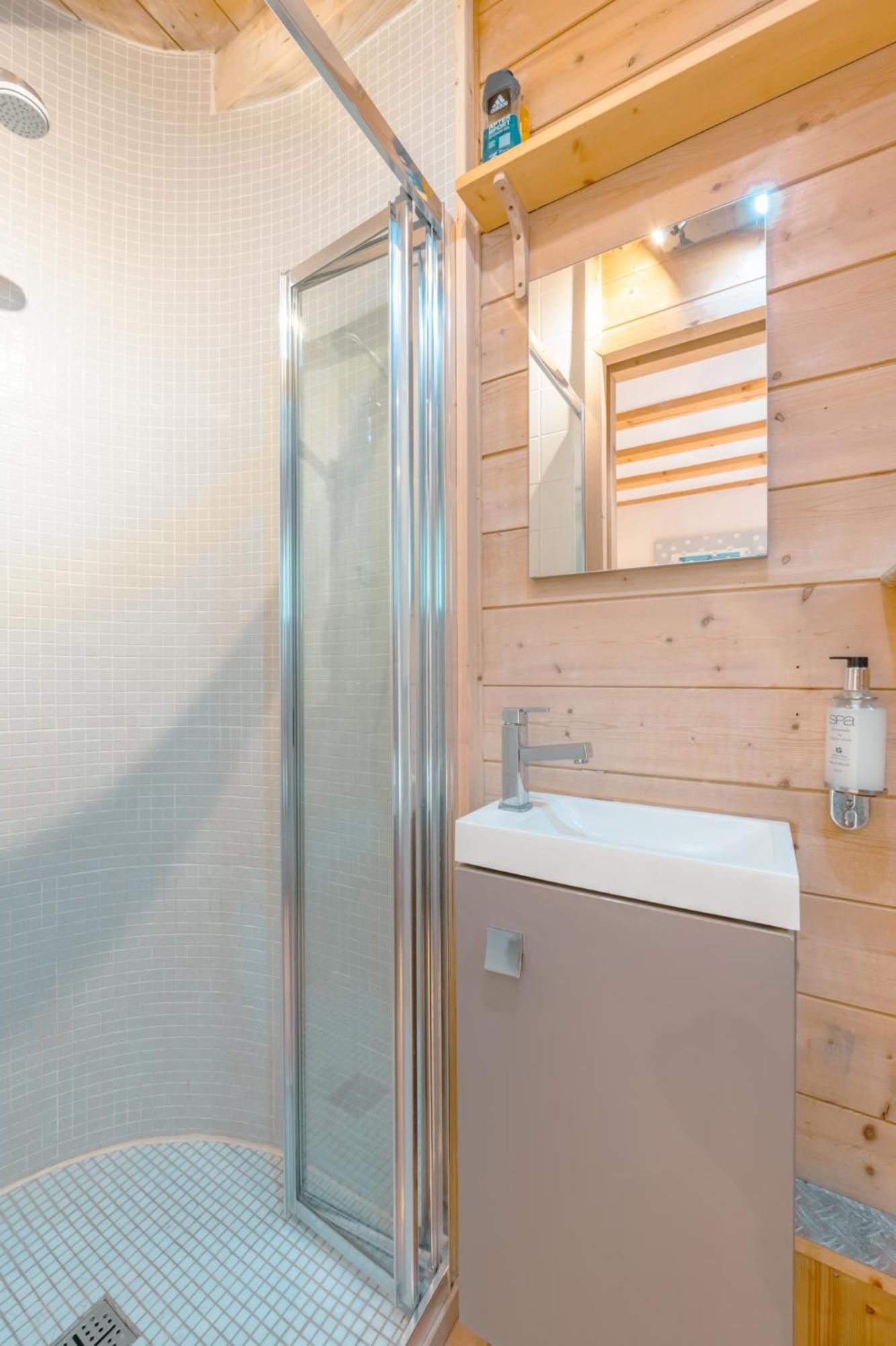 Chalet Muguet Gauche With Hot Tub Sleeps 10 Central Morzine Kültér fotó